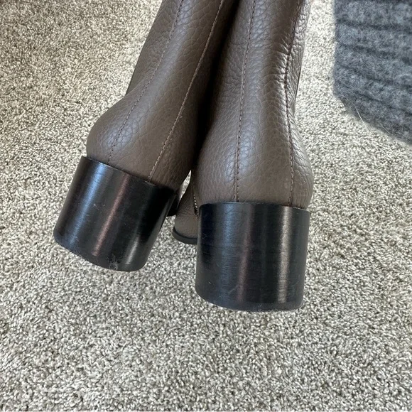 Everlane Boss Boot in Pebbled Leather - Picture 2 of 5
